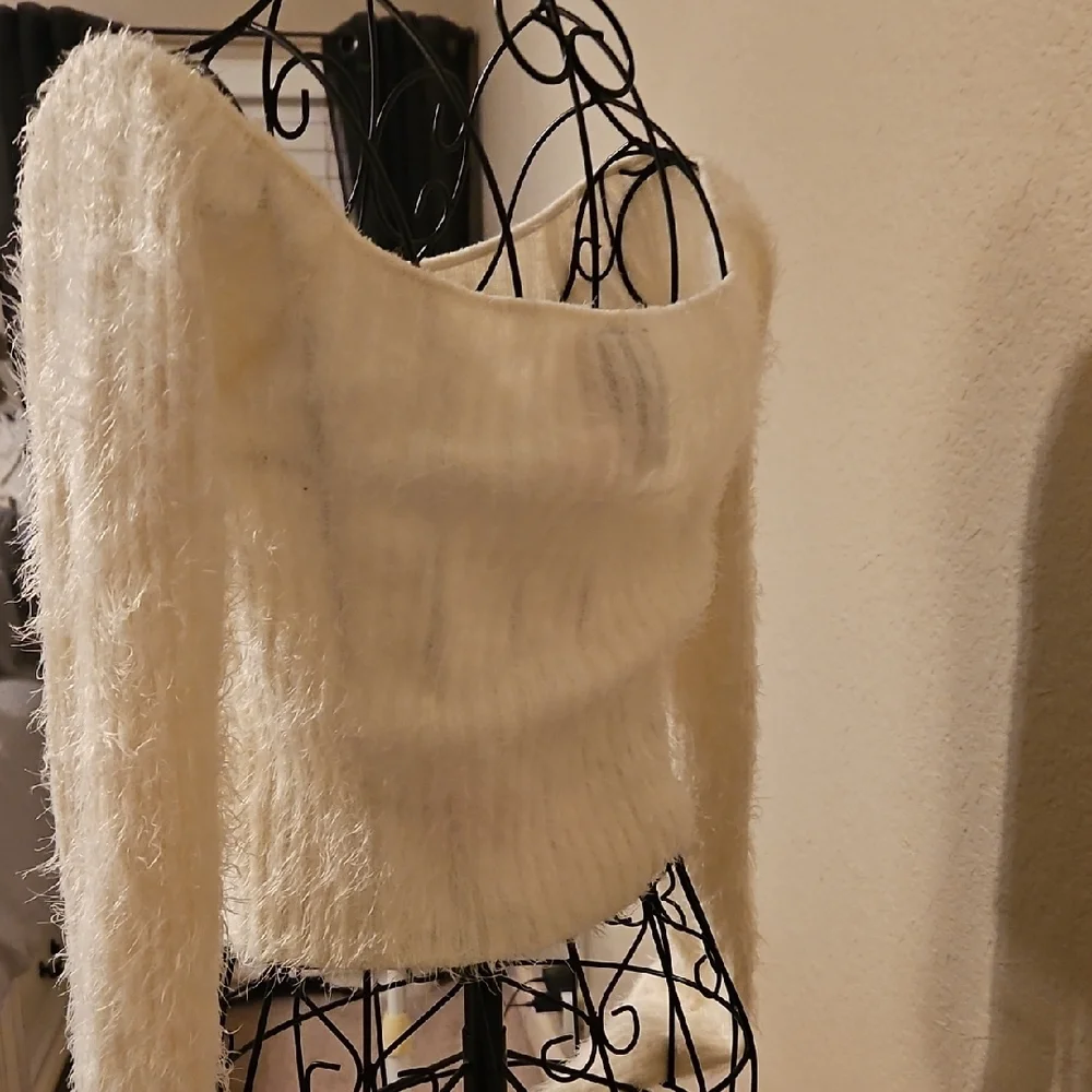 Windsor Cream Off-the-Shoulder Sweater - Picture 3 of 4